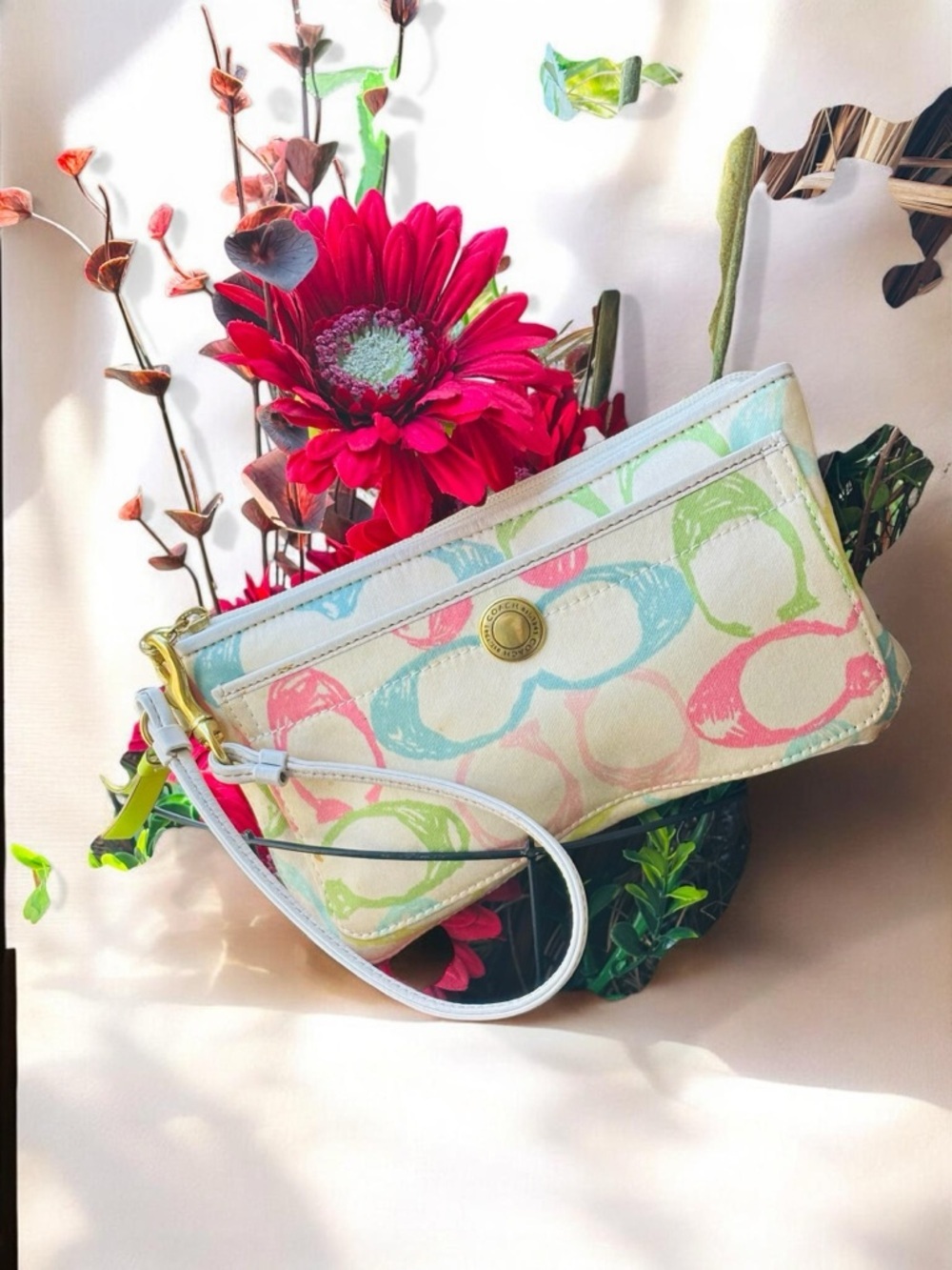 a vintage Coach Y2K pastel scribble wristlet ivory Canvas bag - Picture 3 of 16